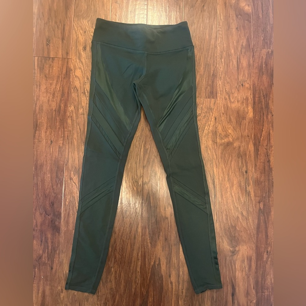 🧘🏽‍♀️EUC Alo Yoga Mesh Inset Leggings - Green - Sz Medium